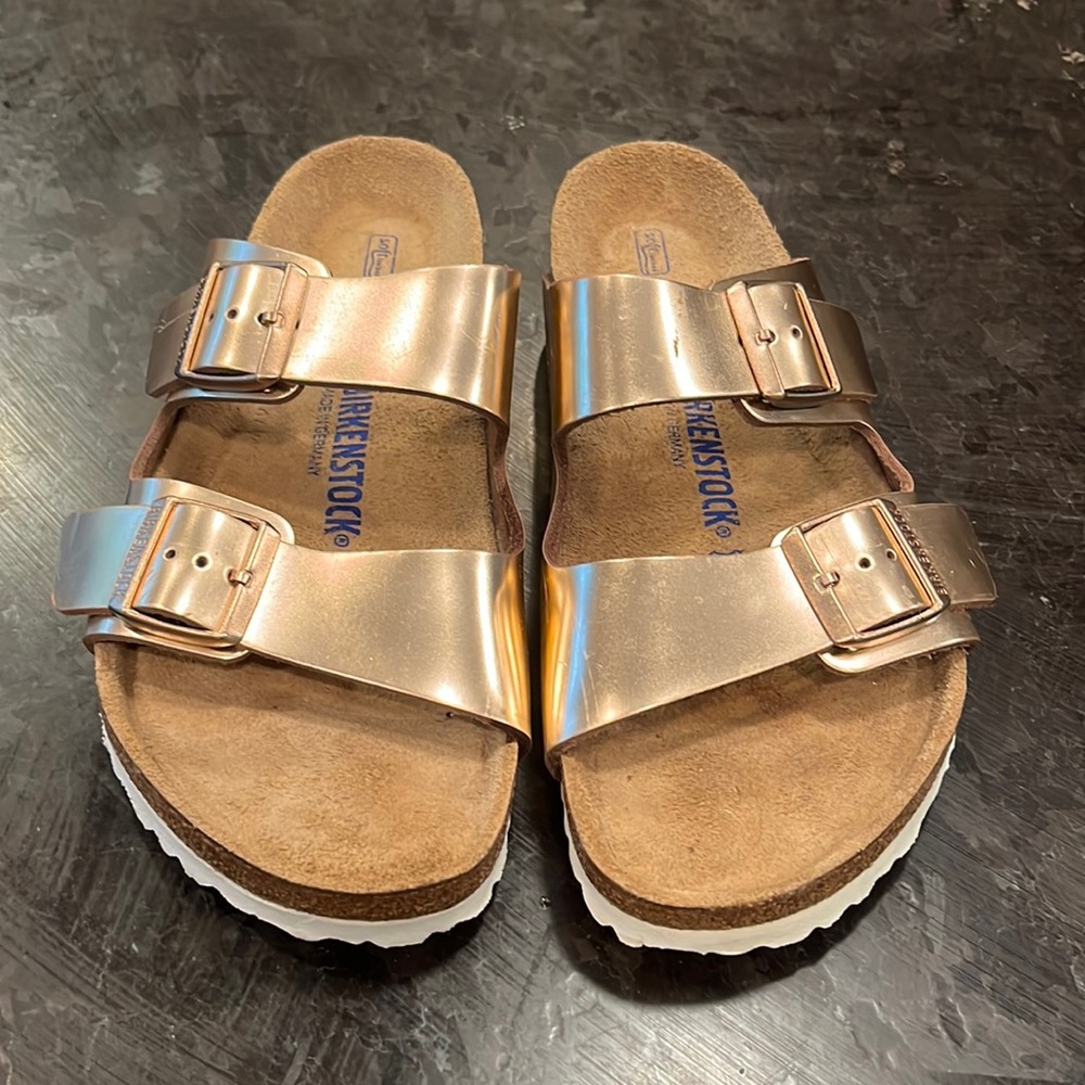 Rose Gold/Copper Metallic Arizona Birkenstocks- Like New- Size 41